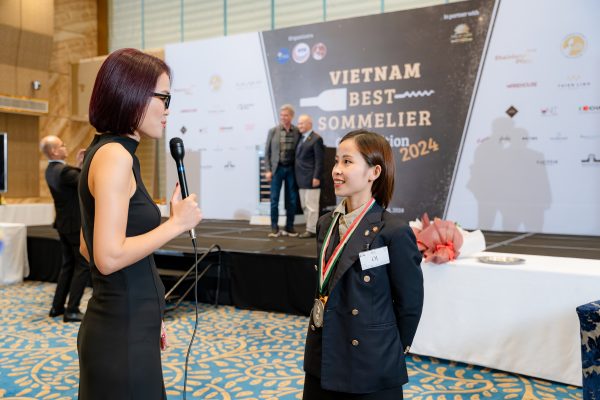 Phỏng vấn ngắn với Trâm sau cuộc thi